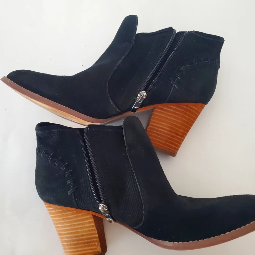 MARC FISHER 9.5 CADIS Black Suede Booties Side Zip 3.5" Stack Heel Western Boho - Picture 3 of 15